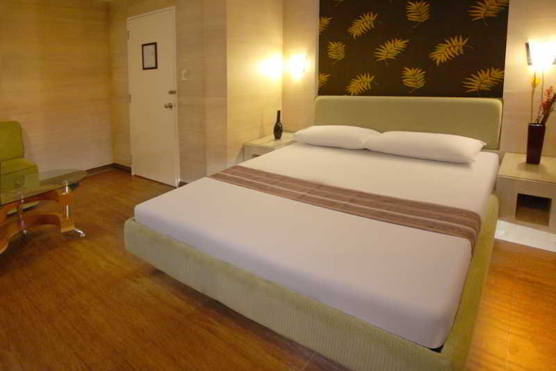 Victoria Court Gil Puyat