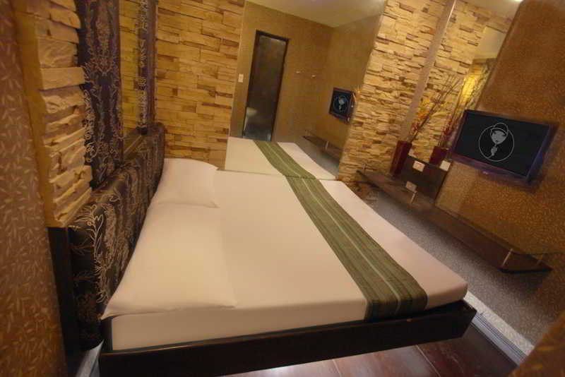 Victoria Court Gil Puyat