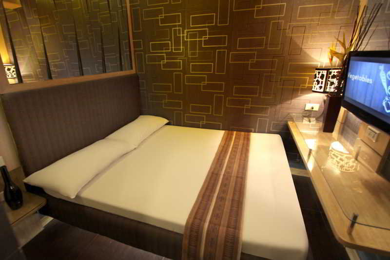 Victoria Court Gil Puyat