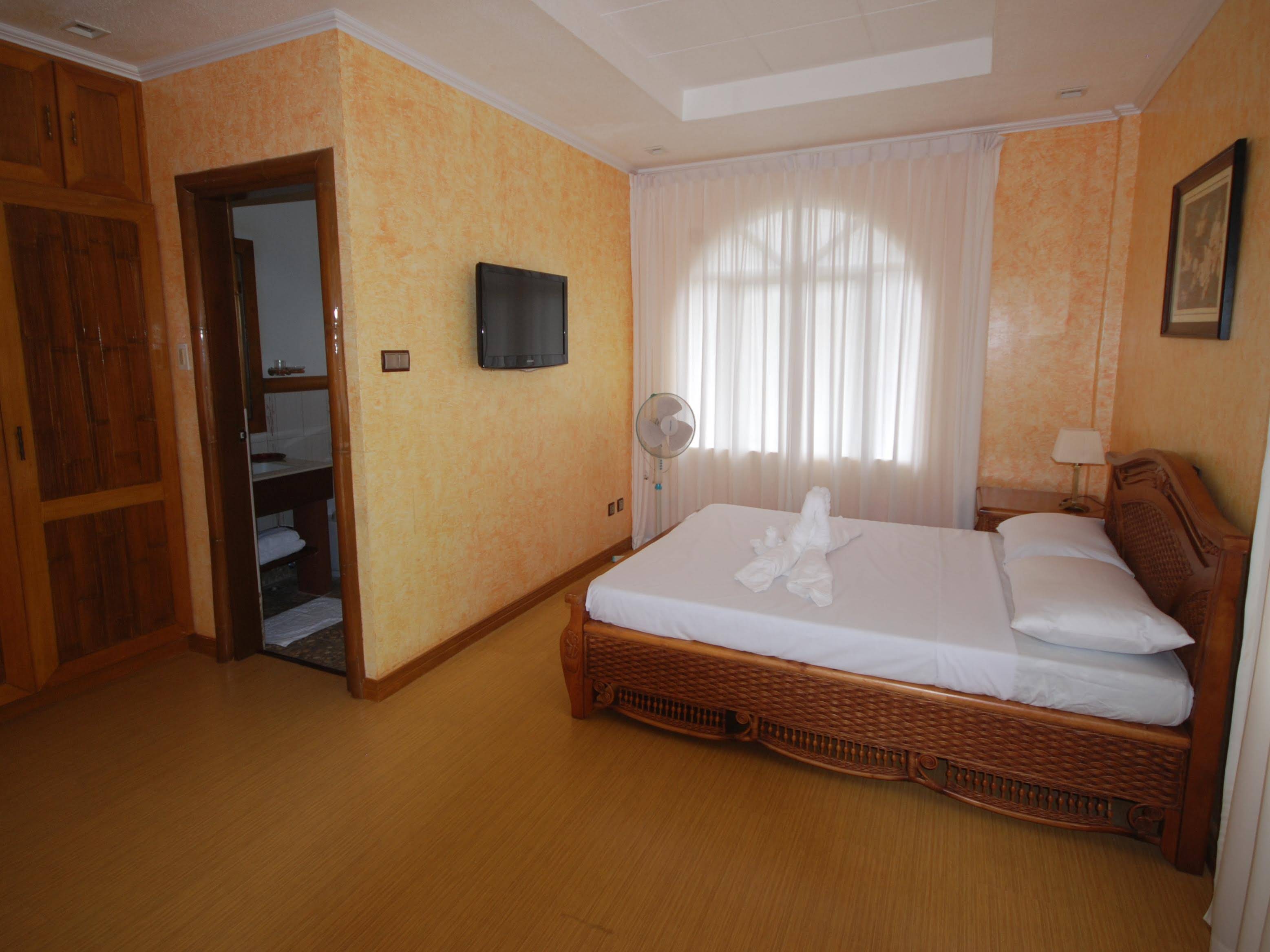 La Parola Orchids Beach Resort