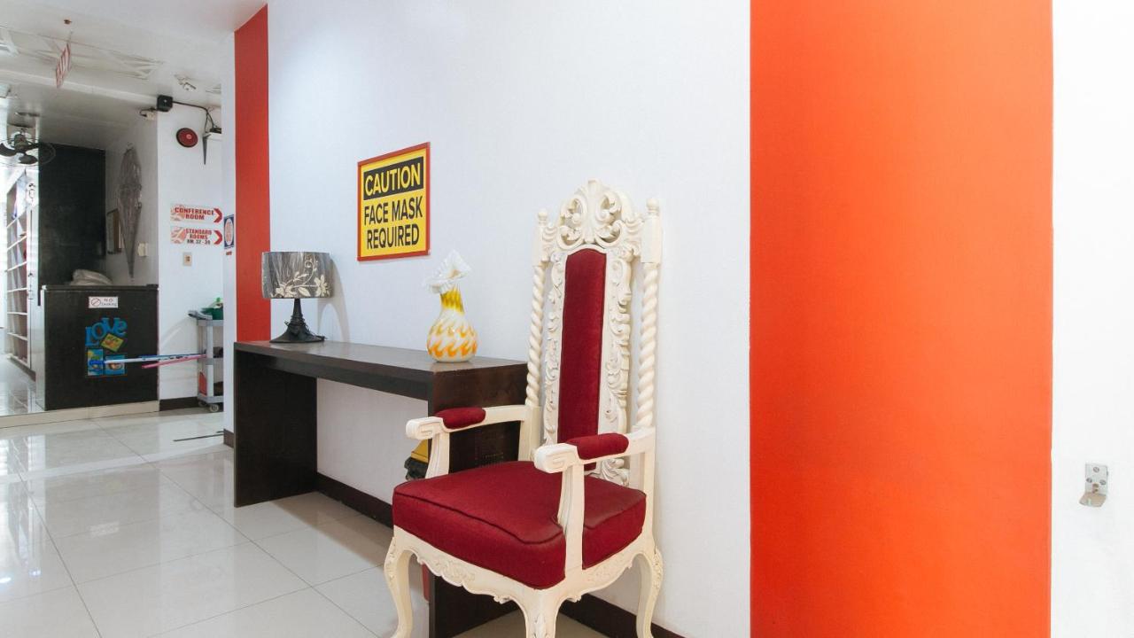 RedDoorz @ EL Runway Hotel Bulacan
