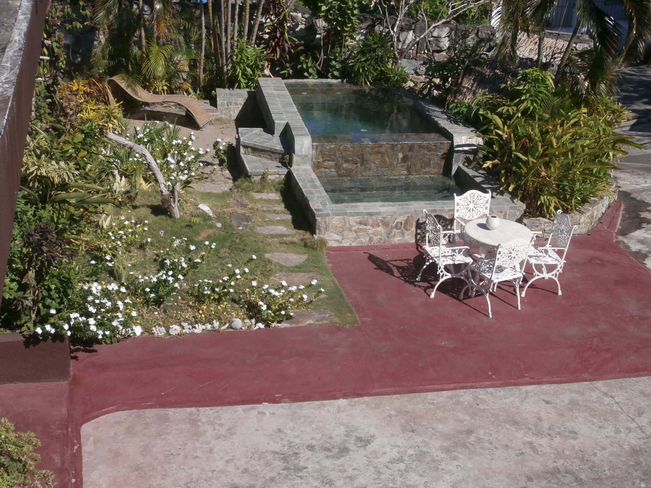 Bahay Isla Lodge