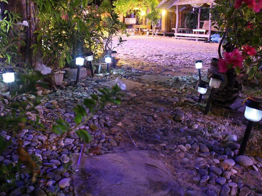 Bamboo House Beach Lodge & Restaurant
