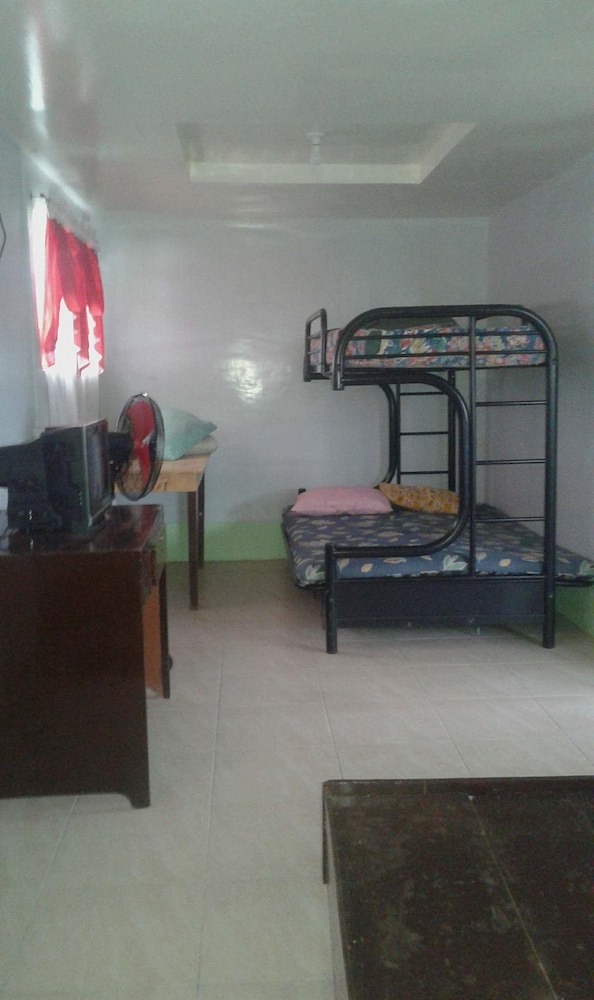 Buena Lynne's Resort Annex