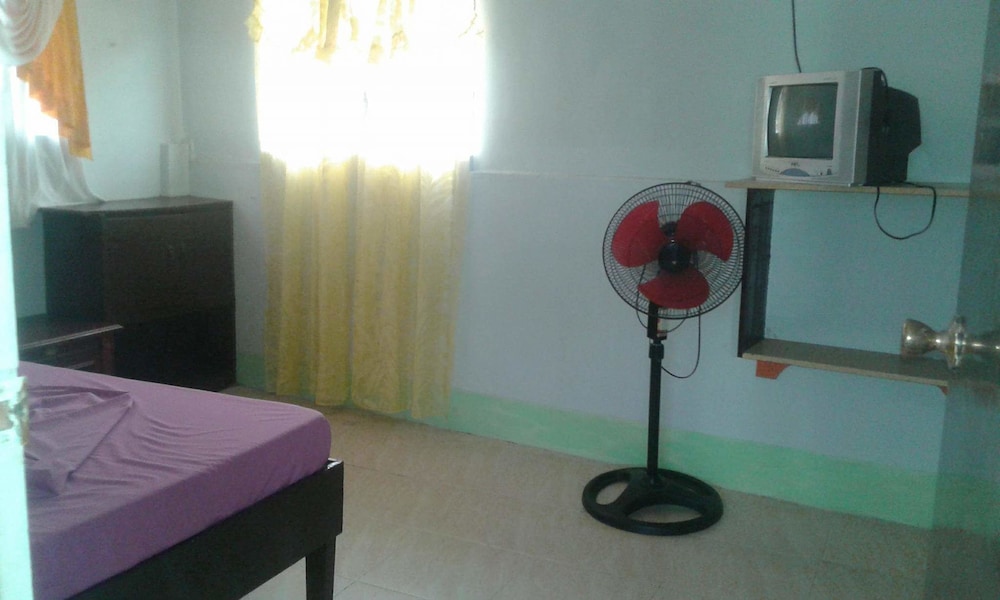 Buena Lynne's Resort Annex