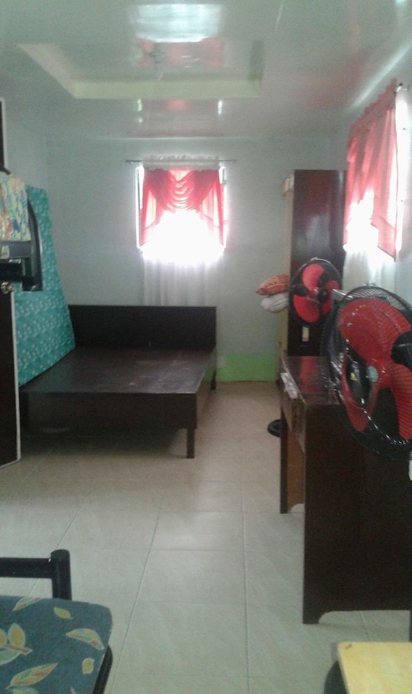 Buena Lynne's Resort Annex