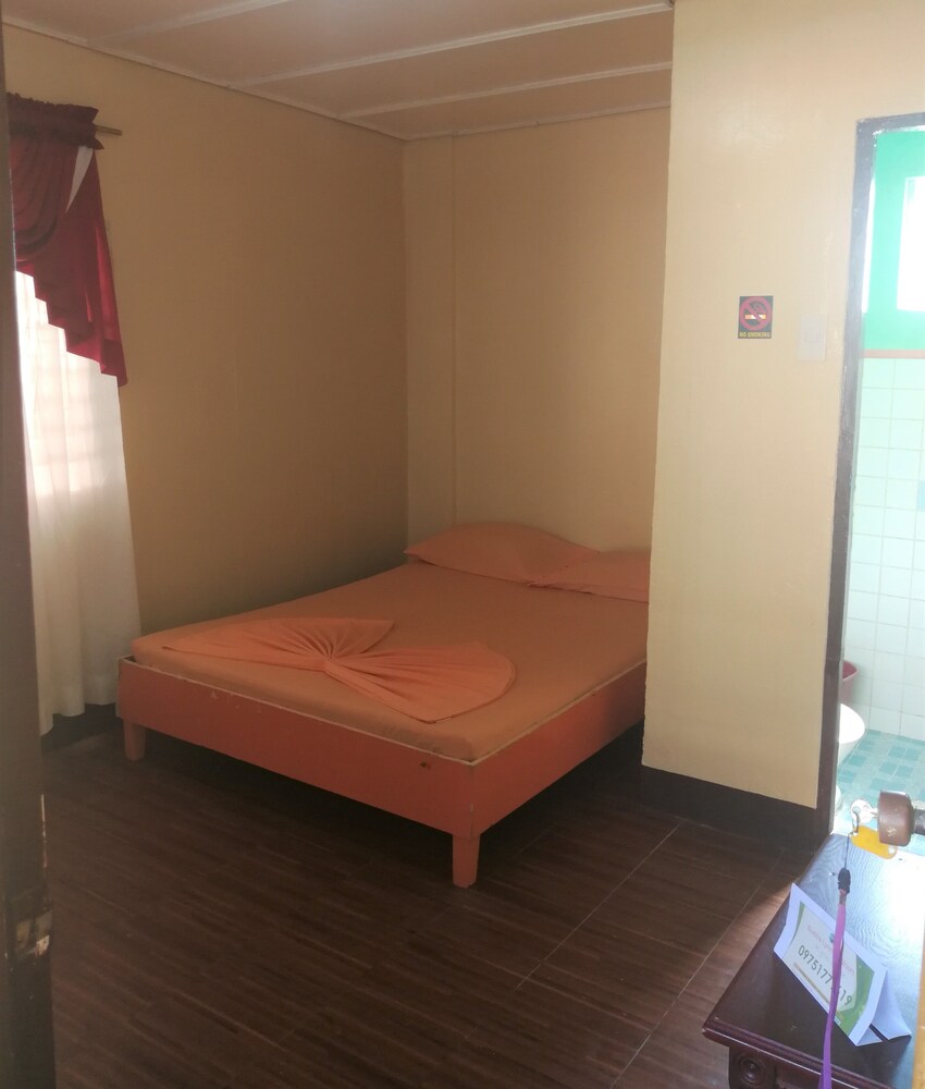 Buena Lynne's Resort Annex