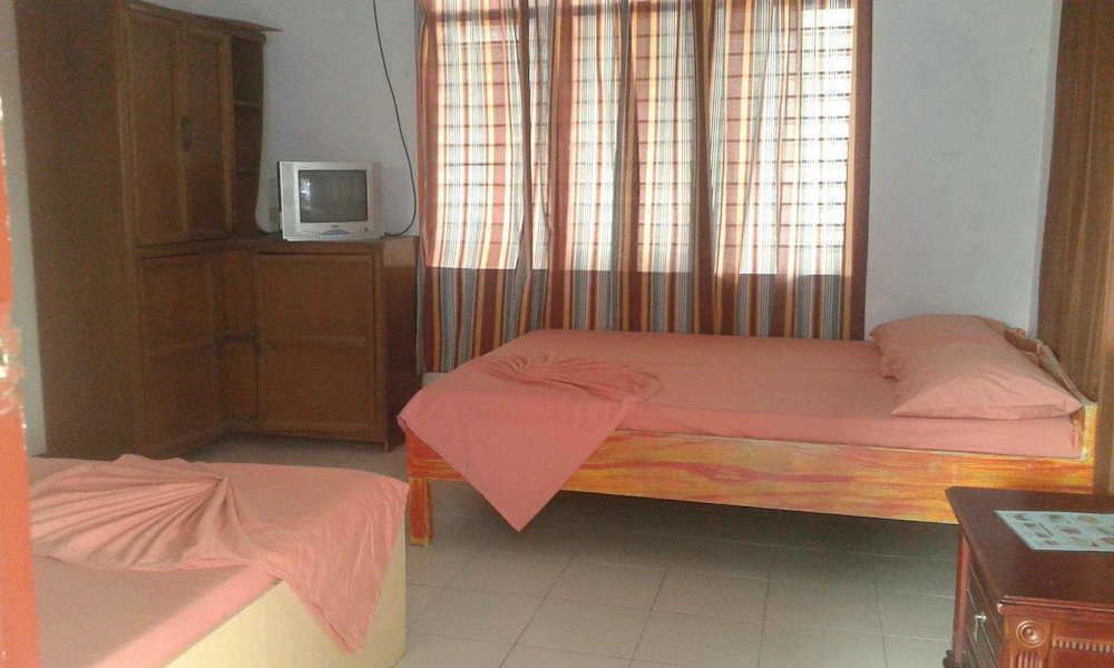 Buena Lynne's Resort Annex