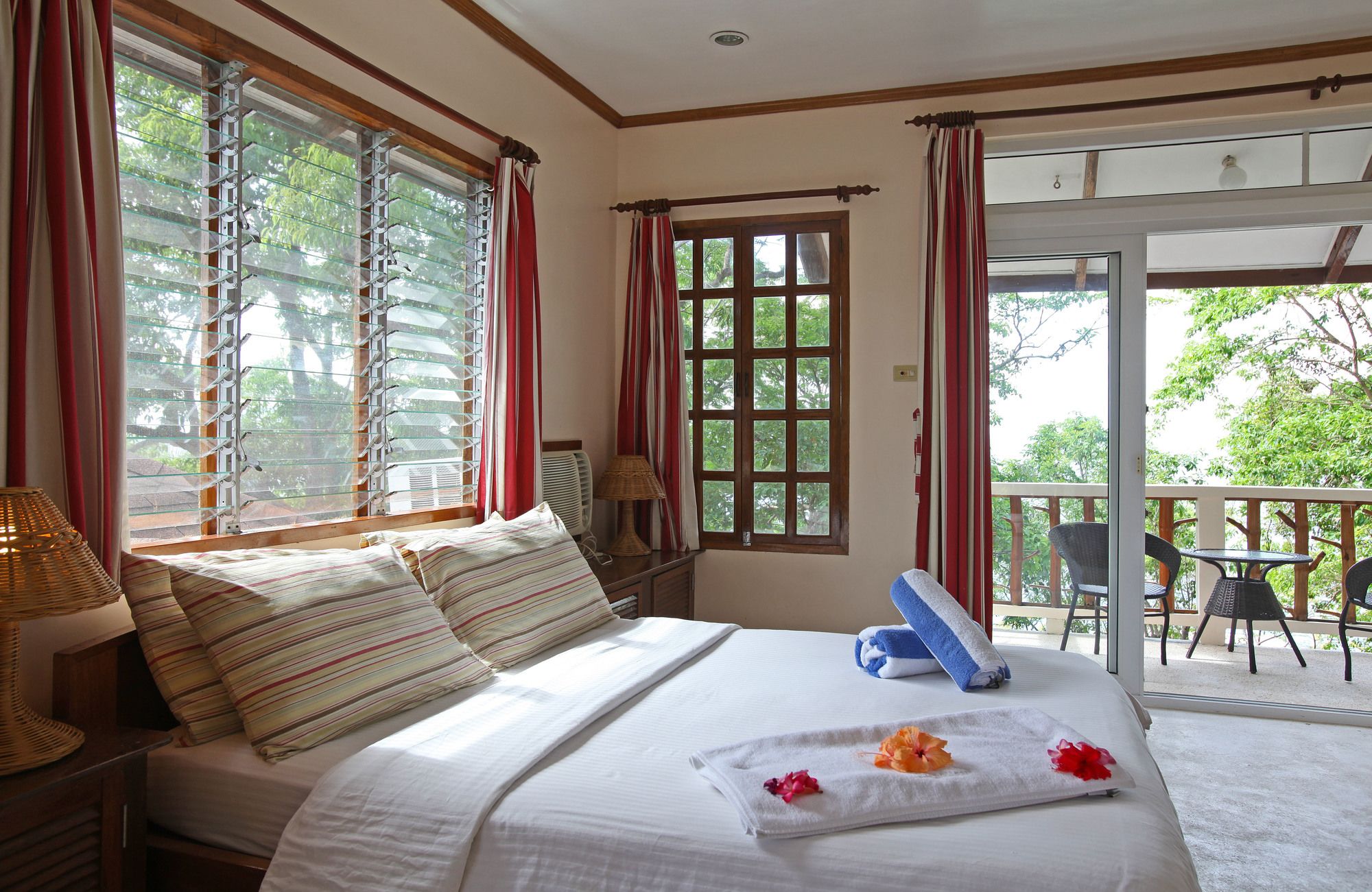 El Galleon Beach Resort