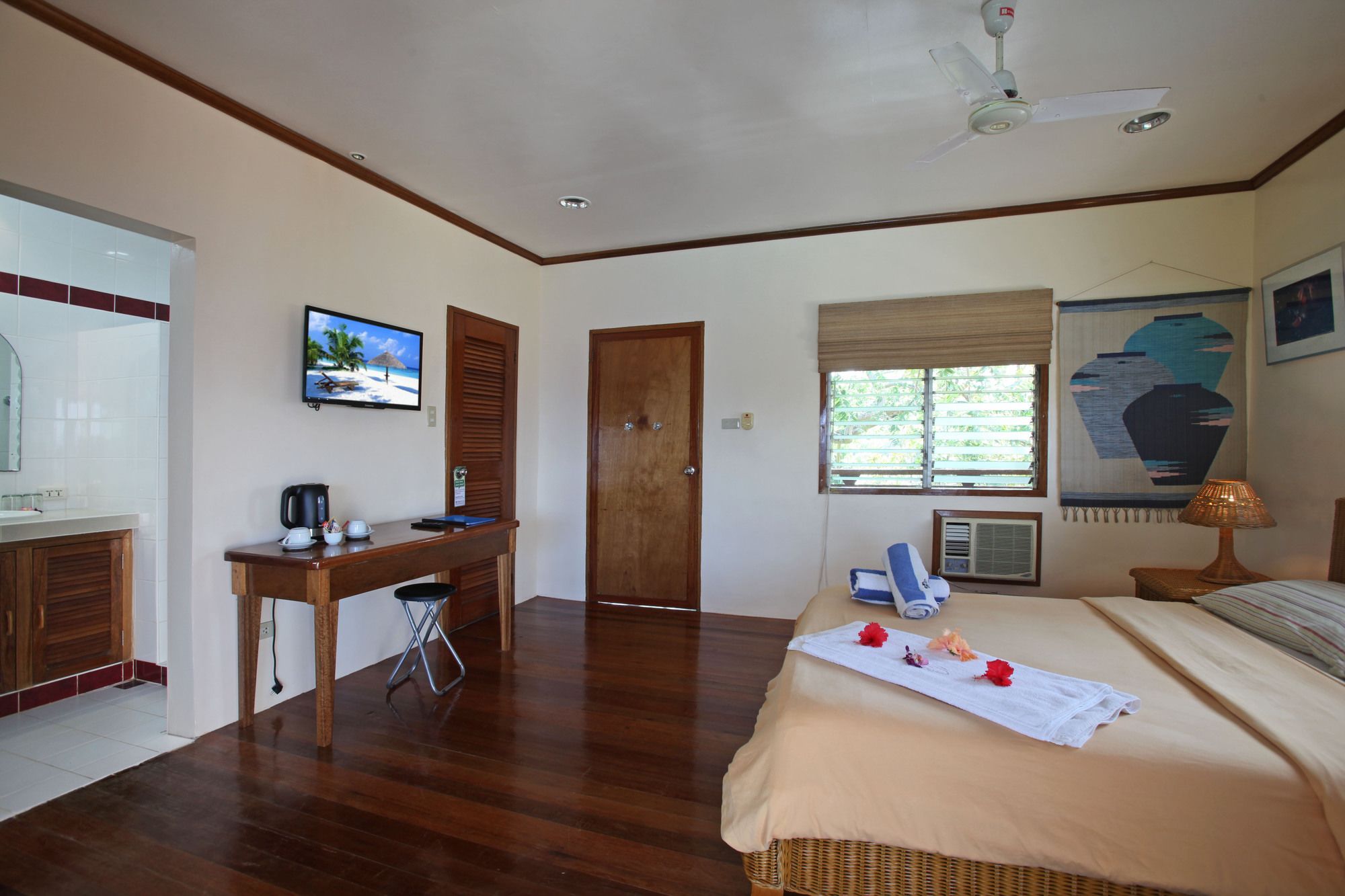 El Galleon Beach Resort