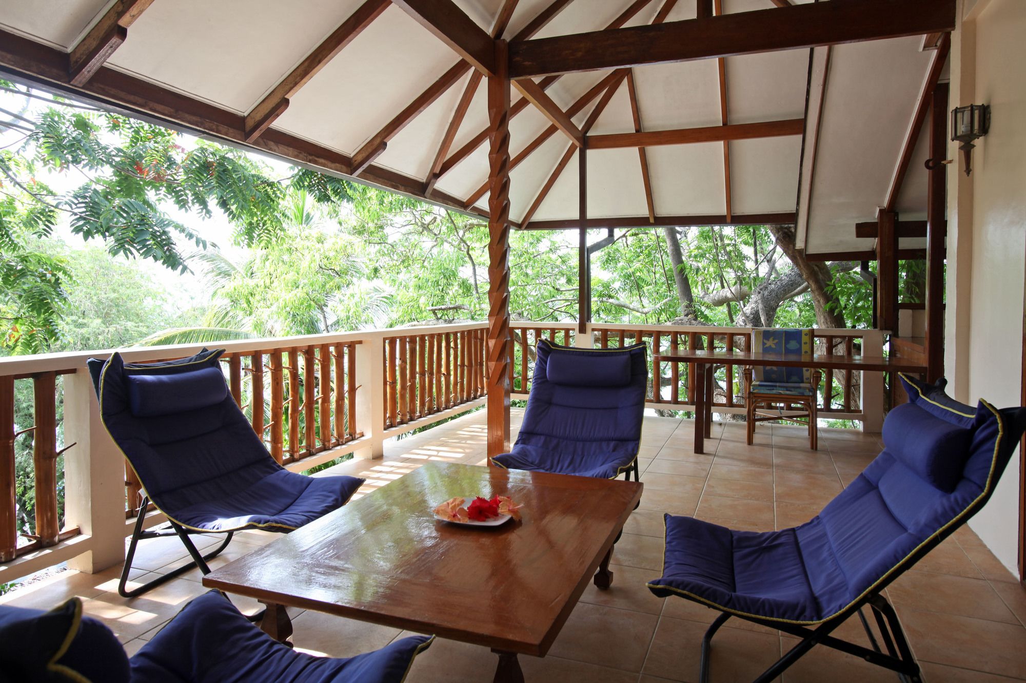 El Galleon Beach Resort