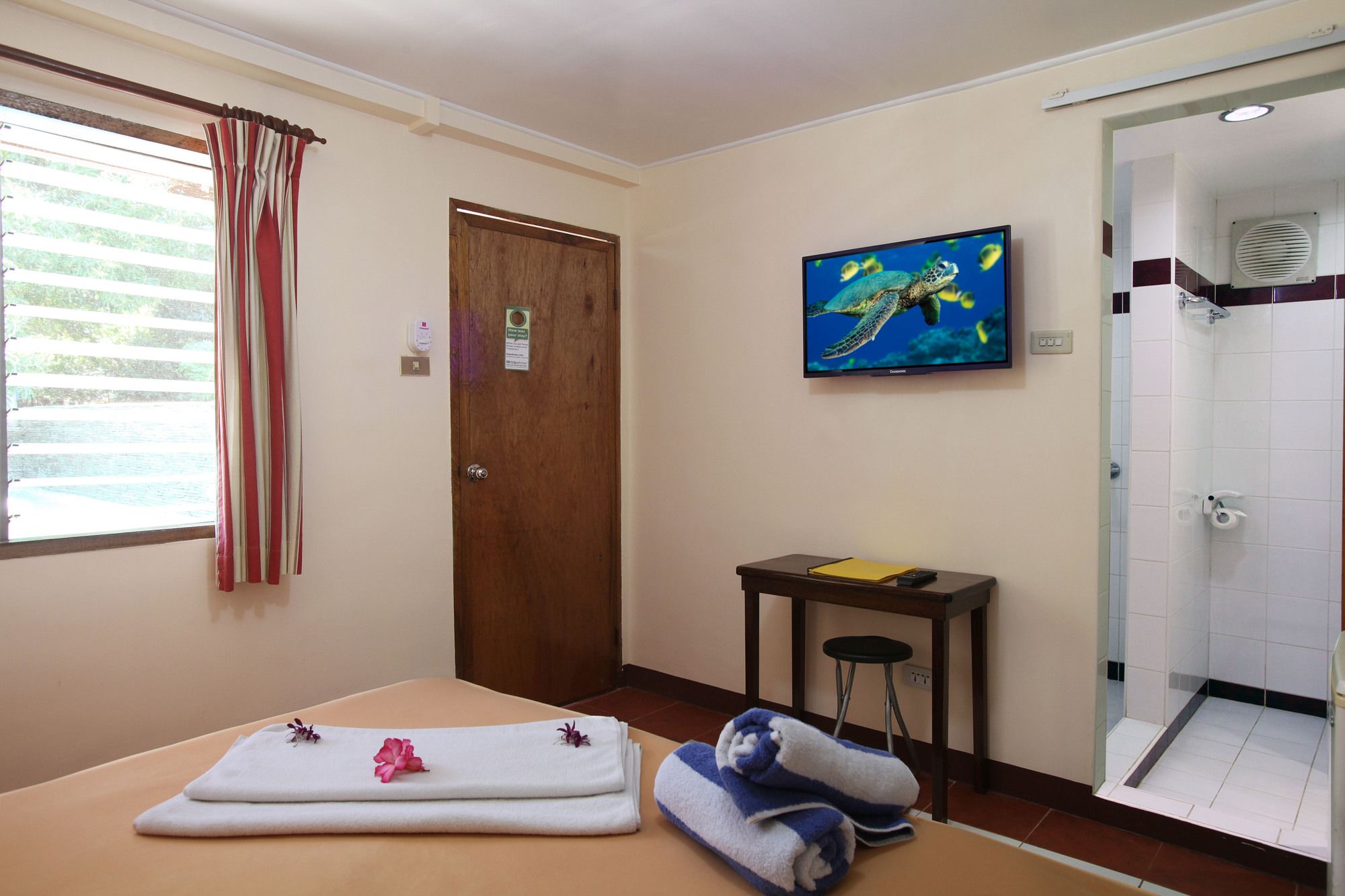 El Galleon Beach Resort