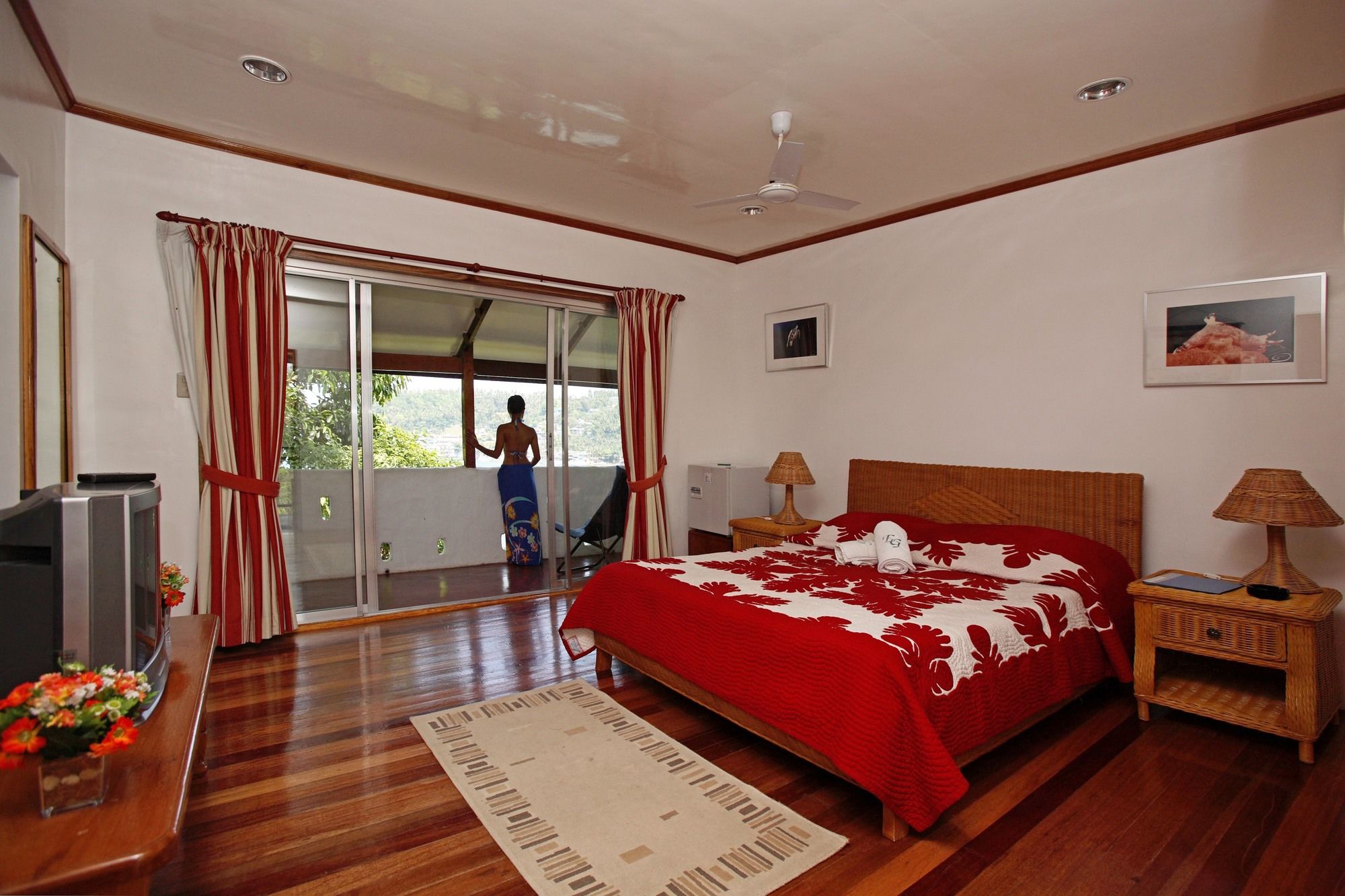 El Galleon Beach Resort