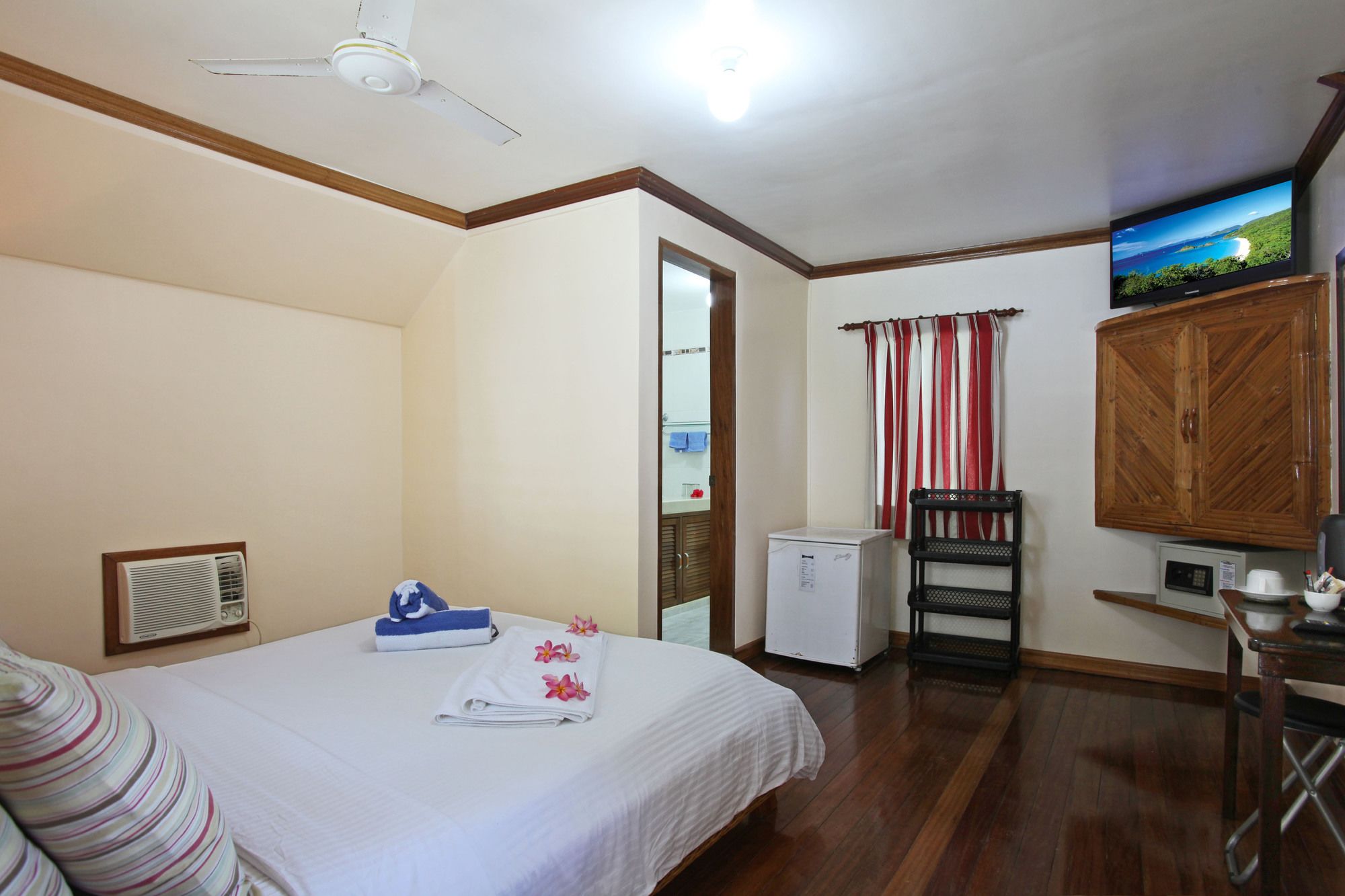 El Galleon Beach Resort