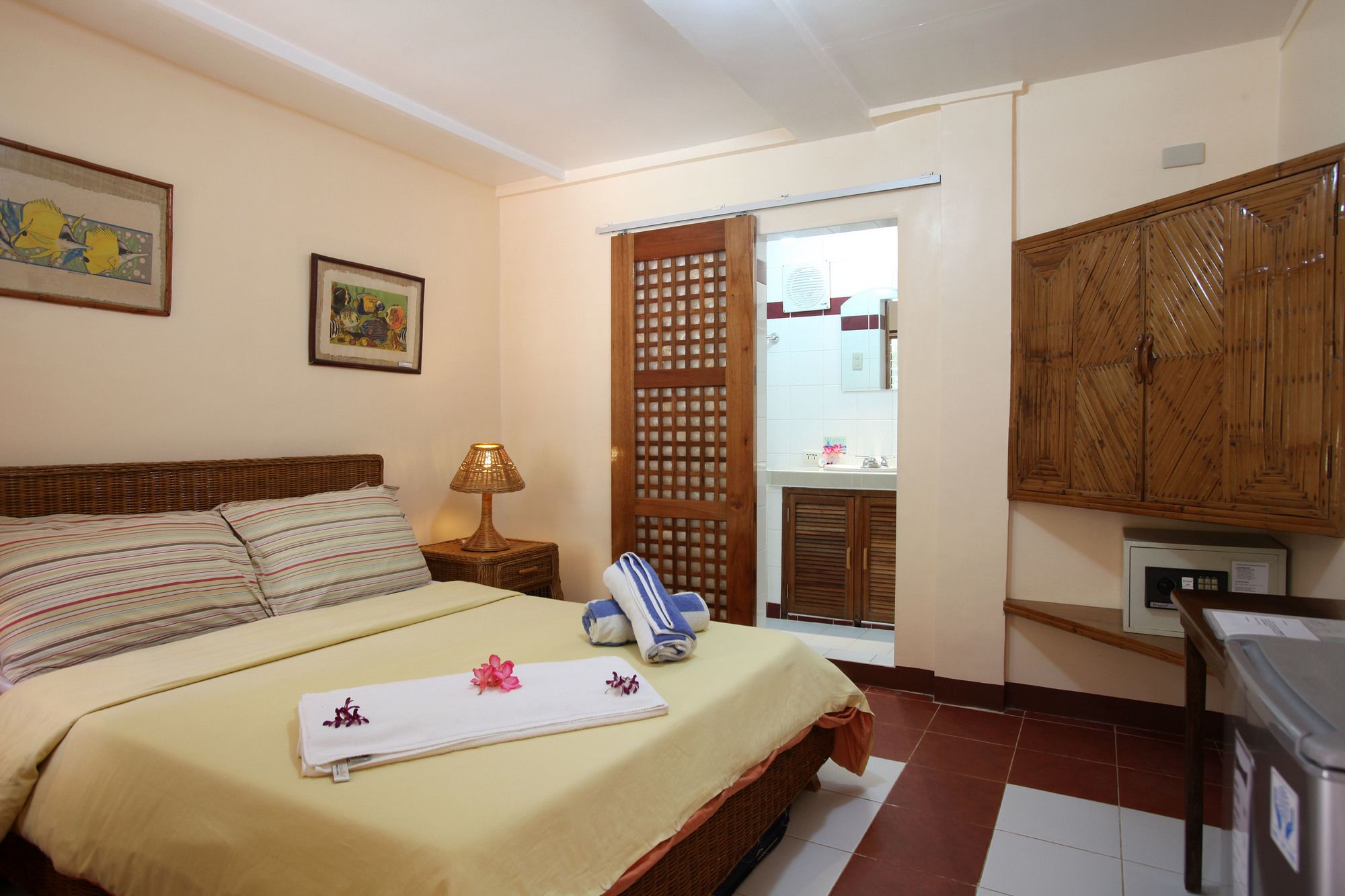 El Galleon Beach Resort