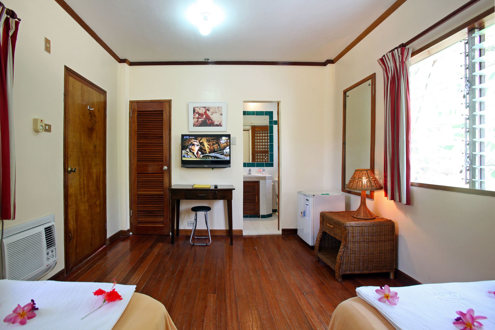 El Galleon Beach Resort