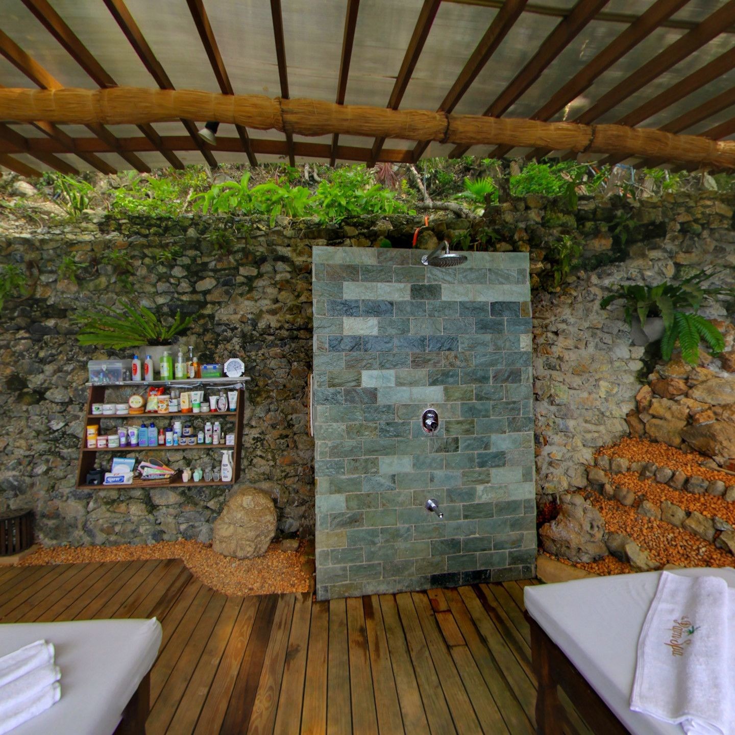 El Galleon Beach Resort