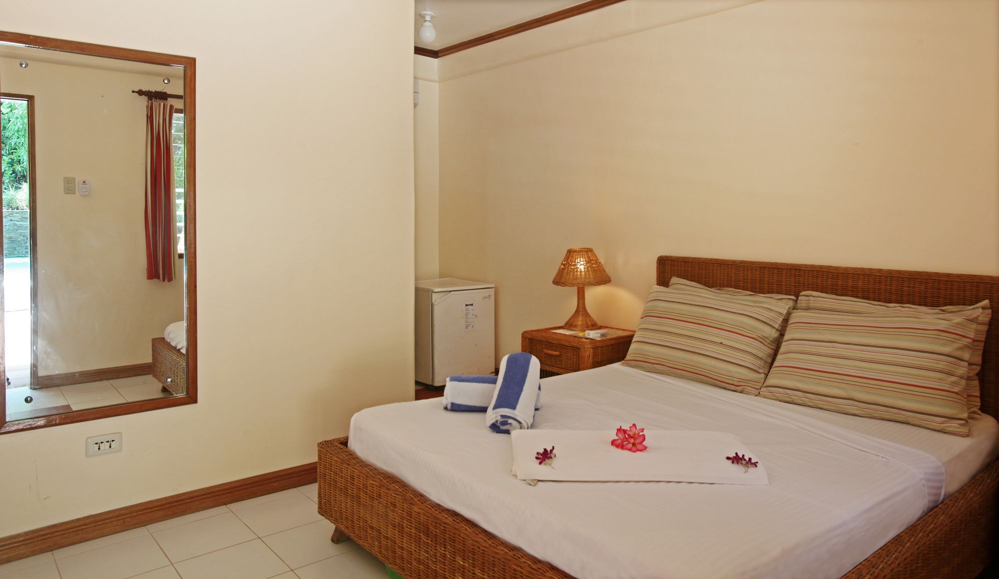El Galleon Beach Resort