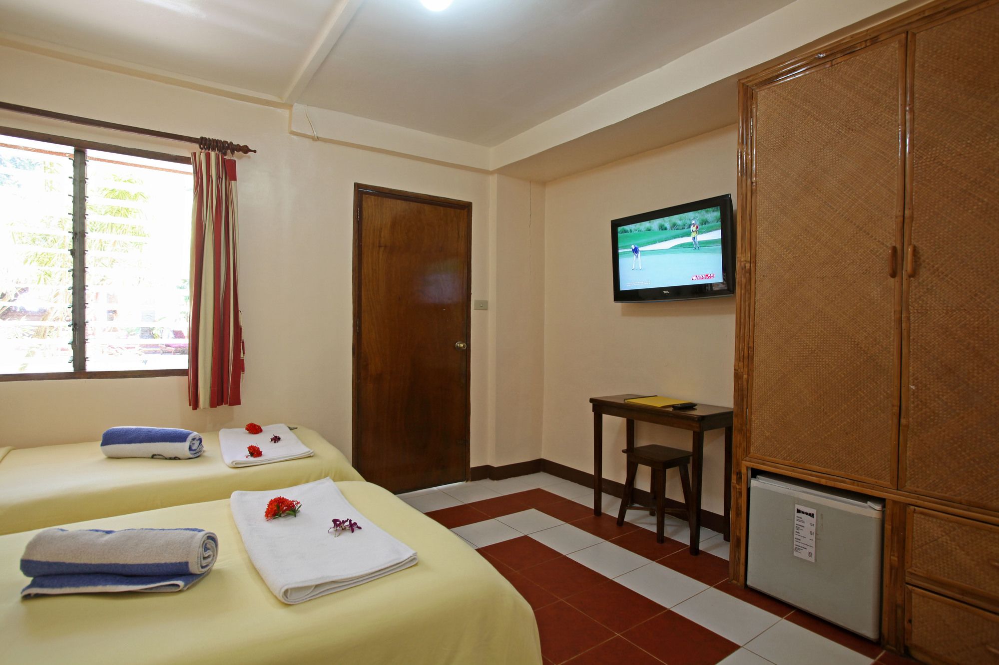 El Galleon Beach Resort