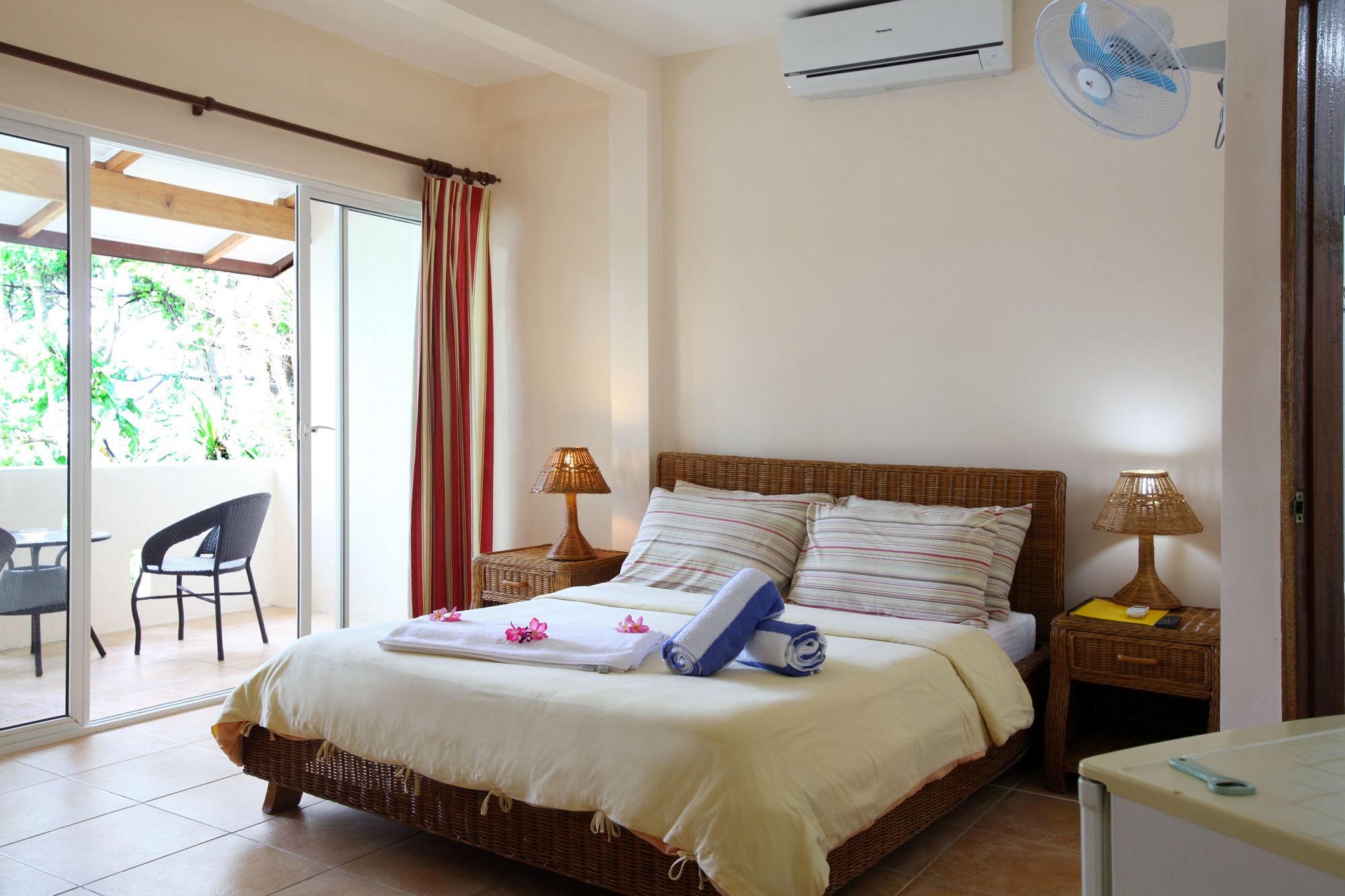 El Galleon Beach Resort