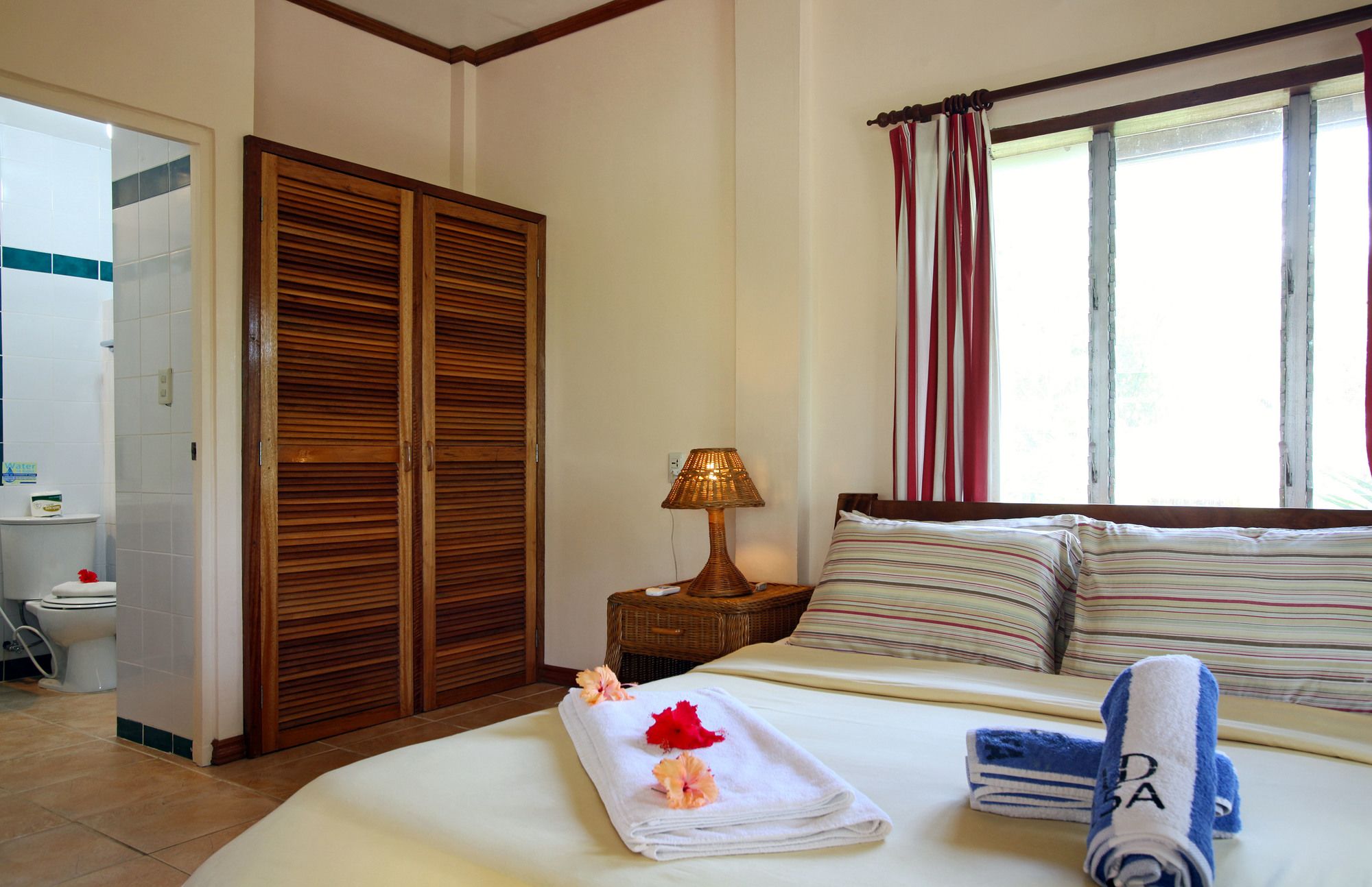 El Galleon Beach Resort