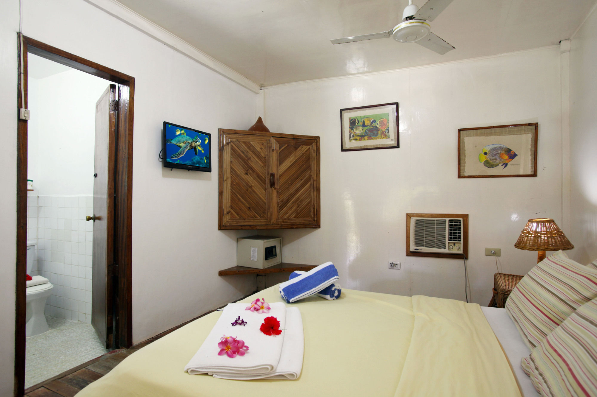 El Galleon Beach Resort
