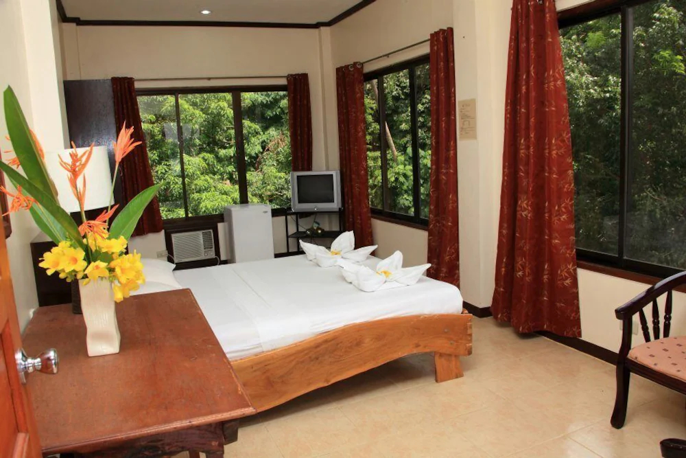 Elizabeth's Hideaway Hotel & Restaurant