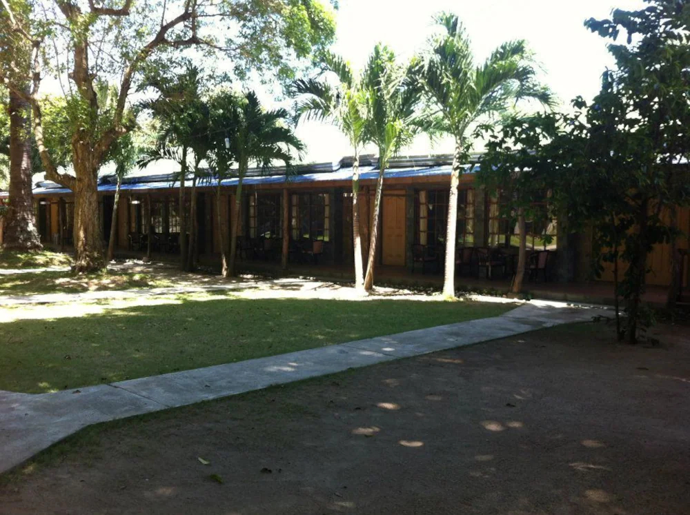 Elizabeth's Hideaway Hotel & Restaurant