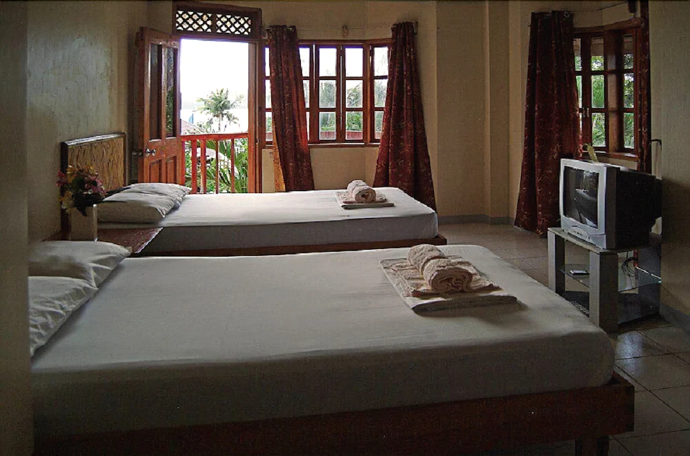 Elizabeth's Hideaway Hotel & Restaurant