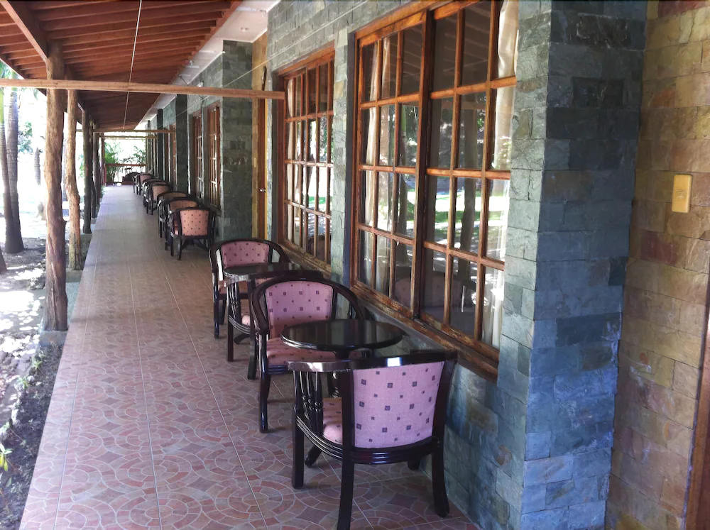 Elizabeth's Hideaway Hotel & Restaurant