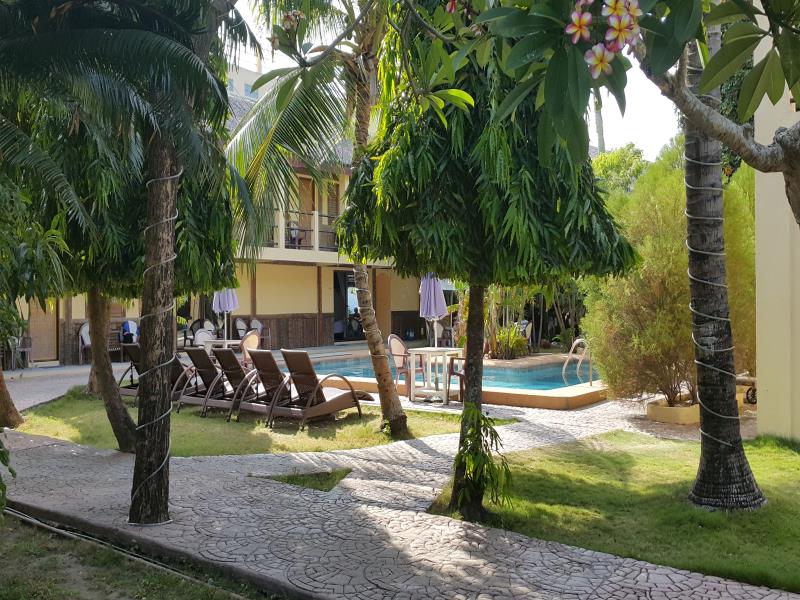 La Laguna Beach Club & Dive Centre