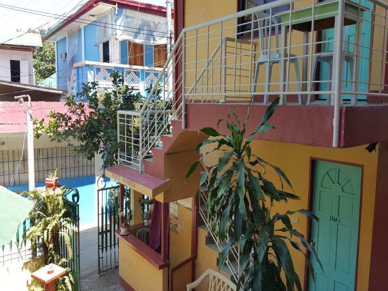 Manalo's Lodge