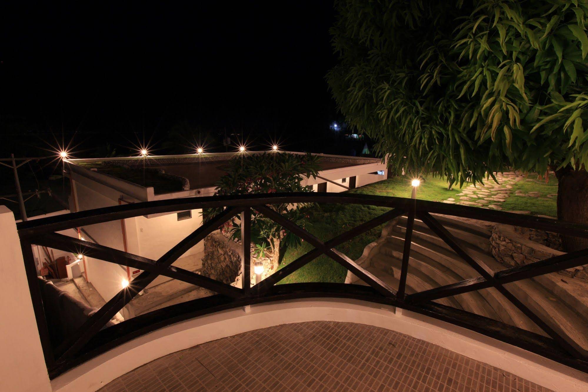 Paradise Resort & Dive Center