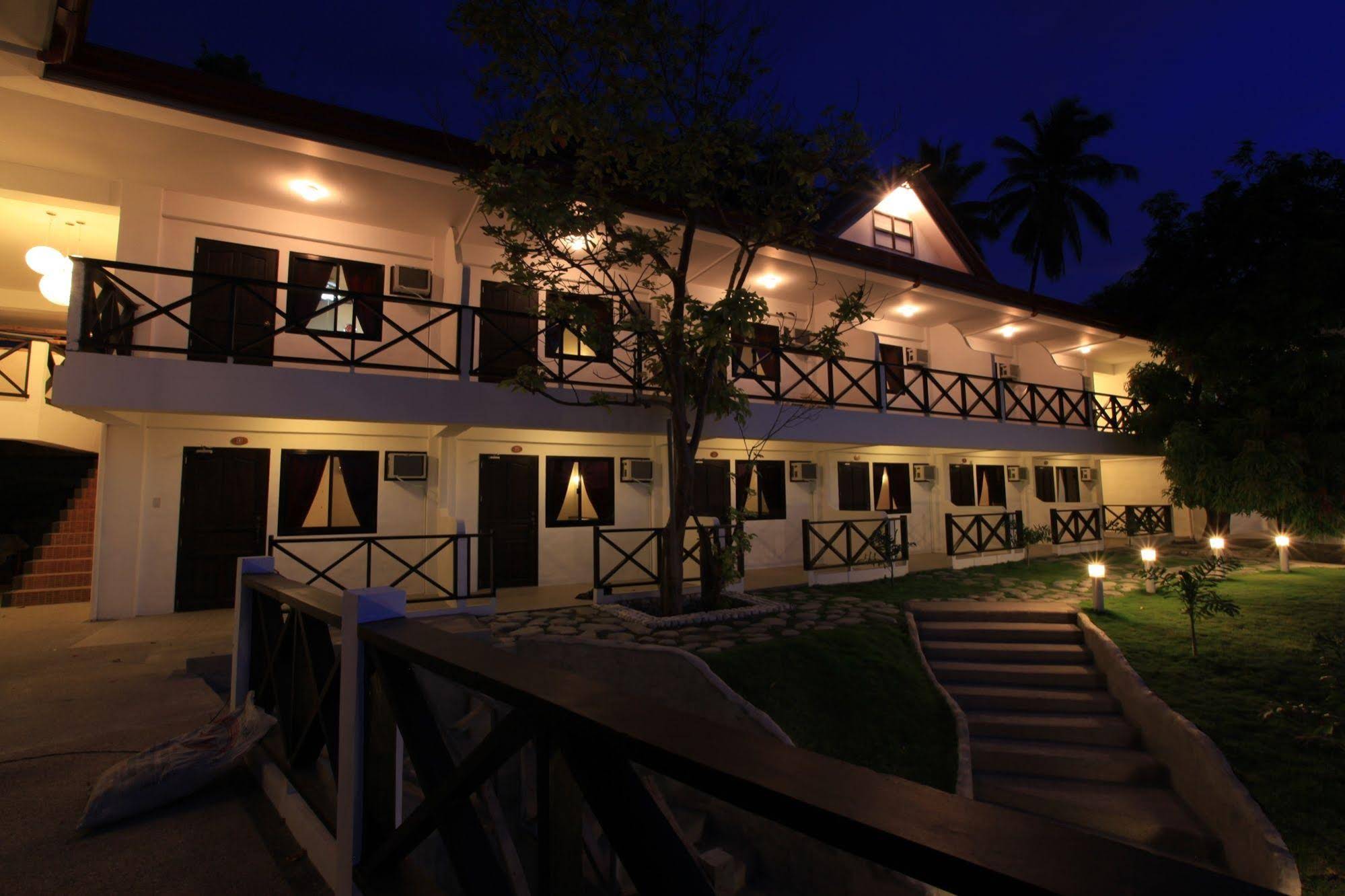 Paradise Resort & Dive Center