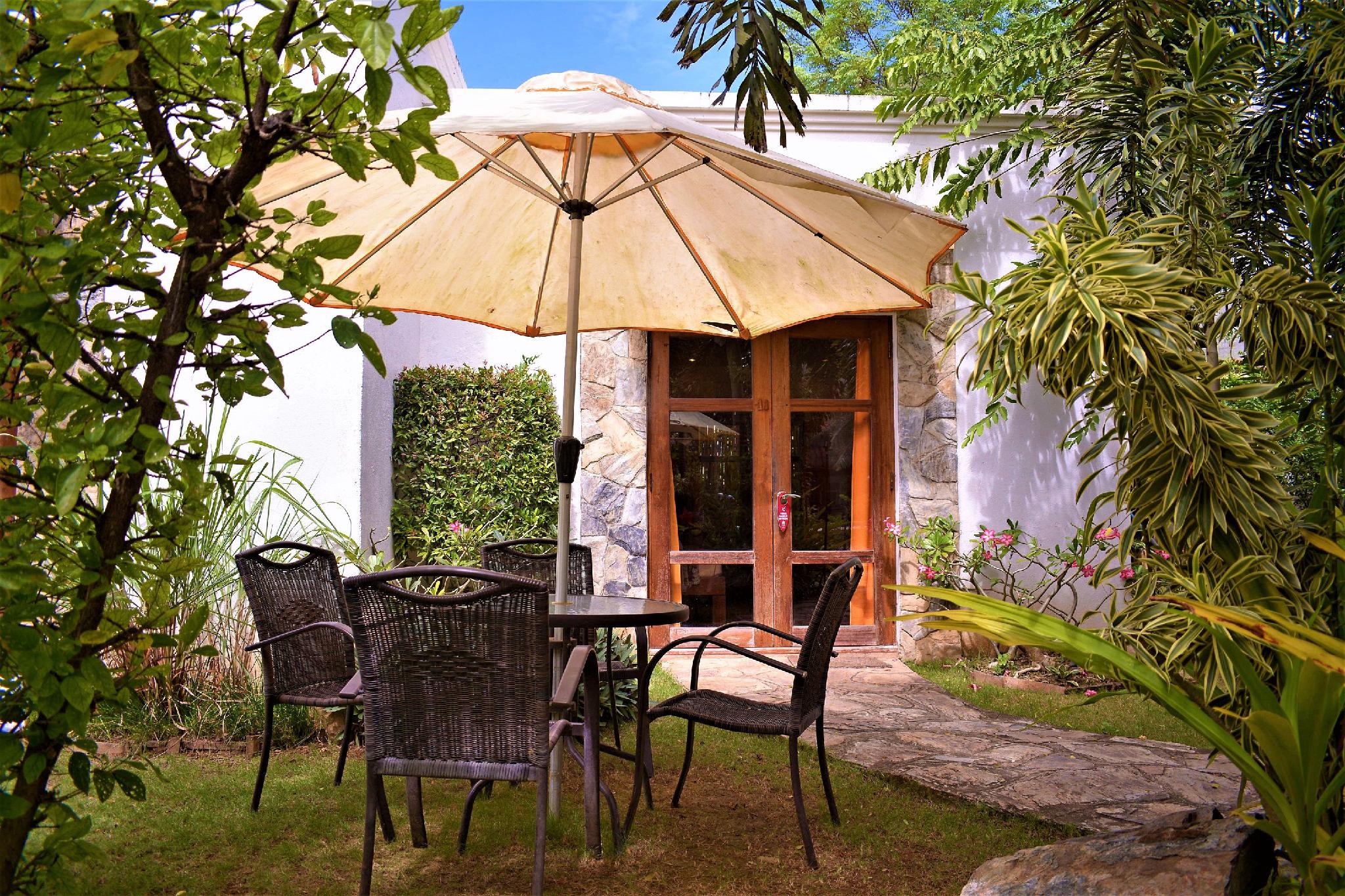 Acacia Tree Garden by ZEN Rooms