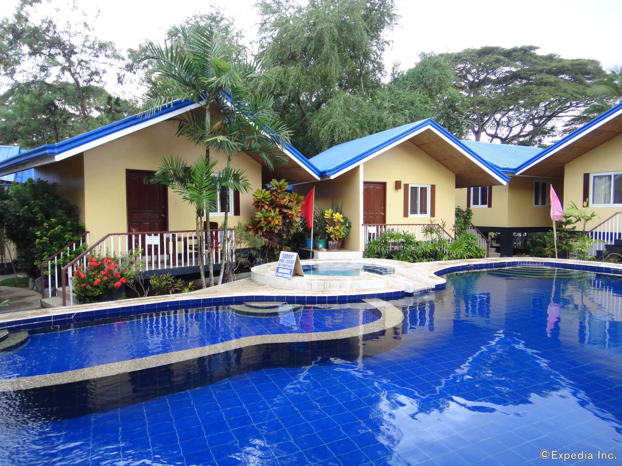 Blue Lagoon Inn & Suites
