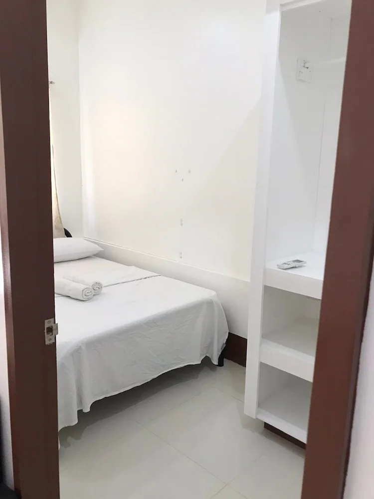 Commodore’s Inn by OYO Rooms