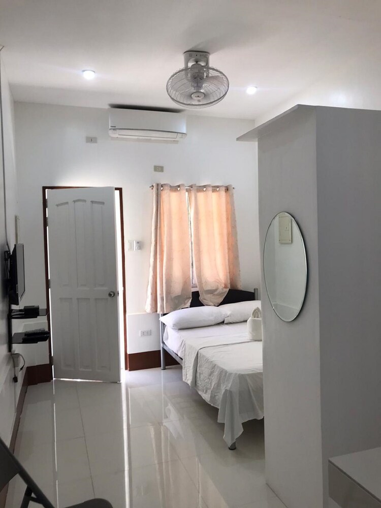 Commodore’s Inn by OYO Rooms