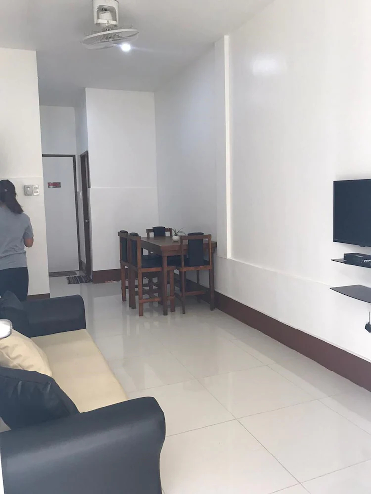 Commodore’s Inn by OYO Rooms