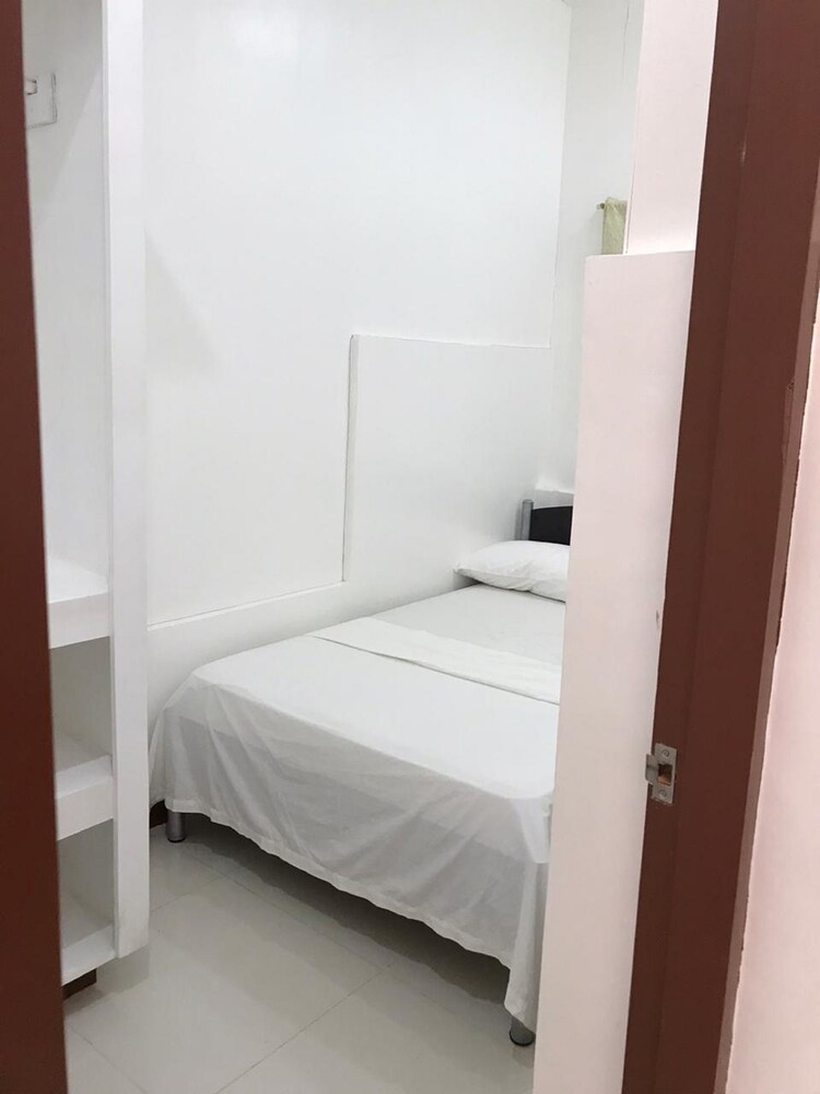 Commodore’s Inn by OYO Rooms