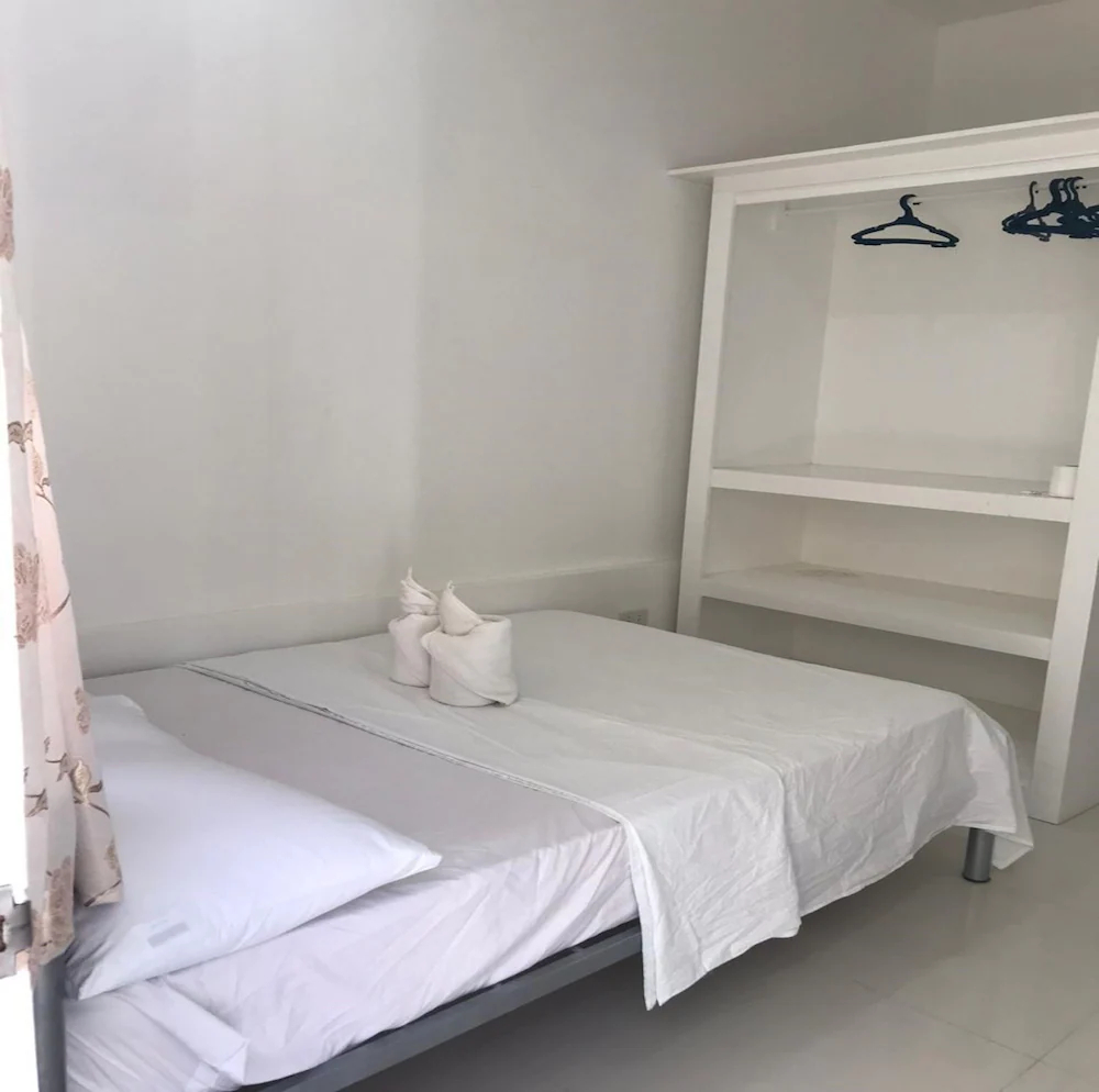 Commodore’s Inn by OYO Rooms