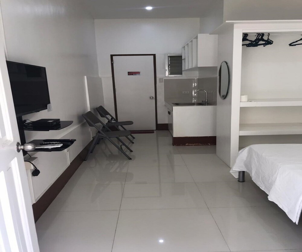 Commodore’s Inn by OYO Rooms