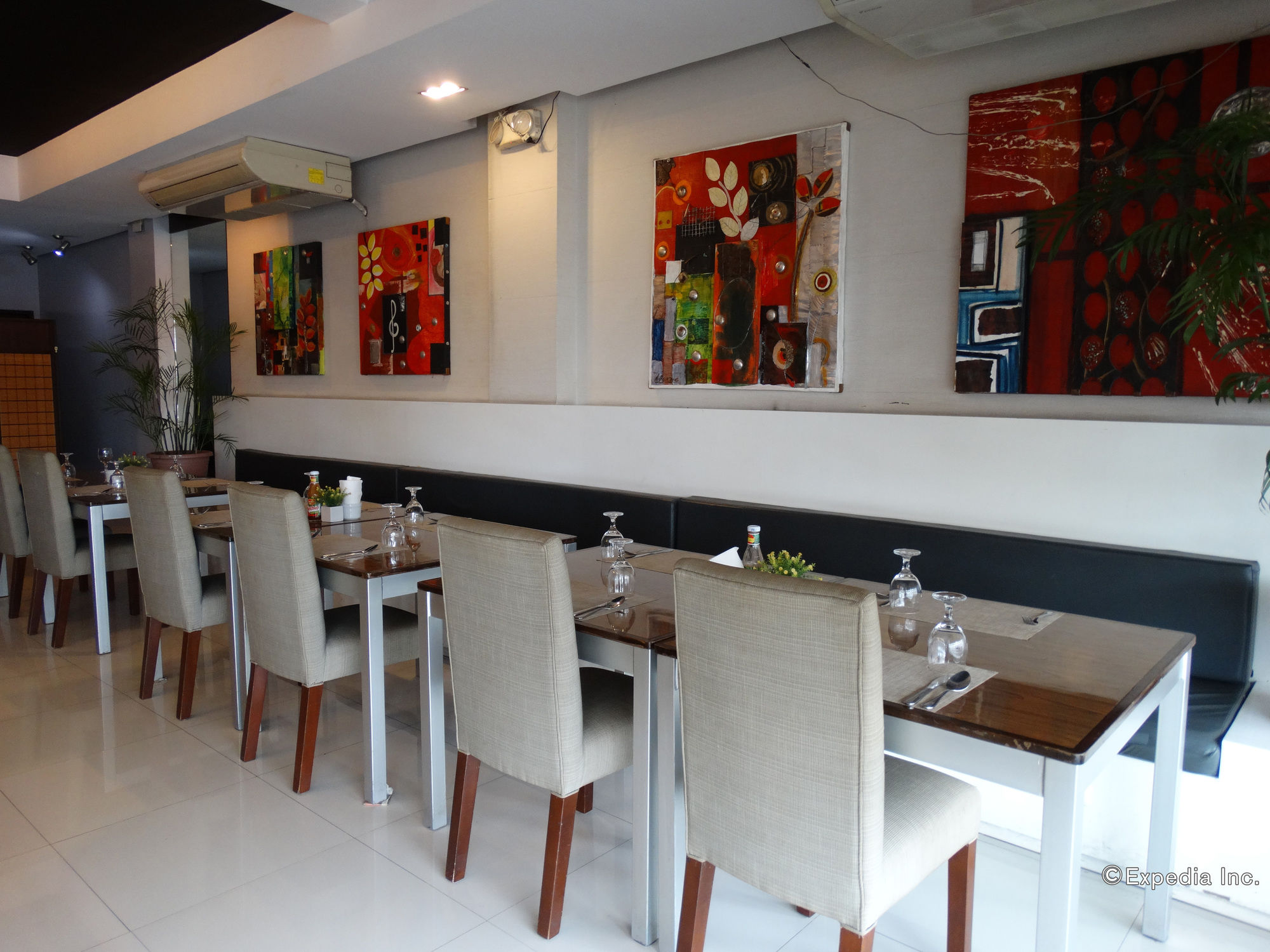 Empire Suites Hotel