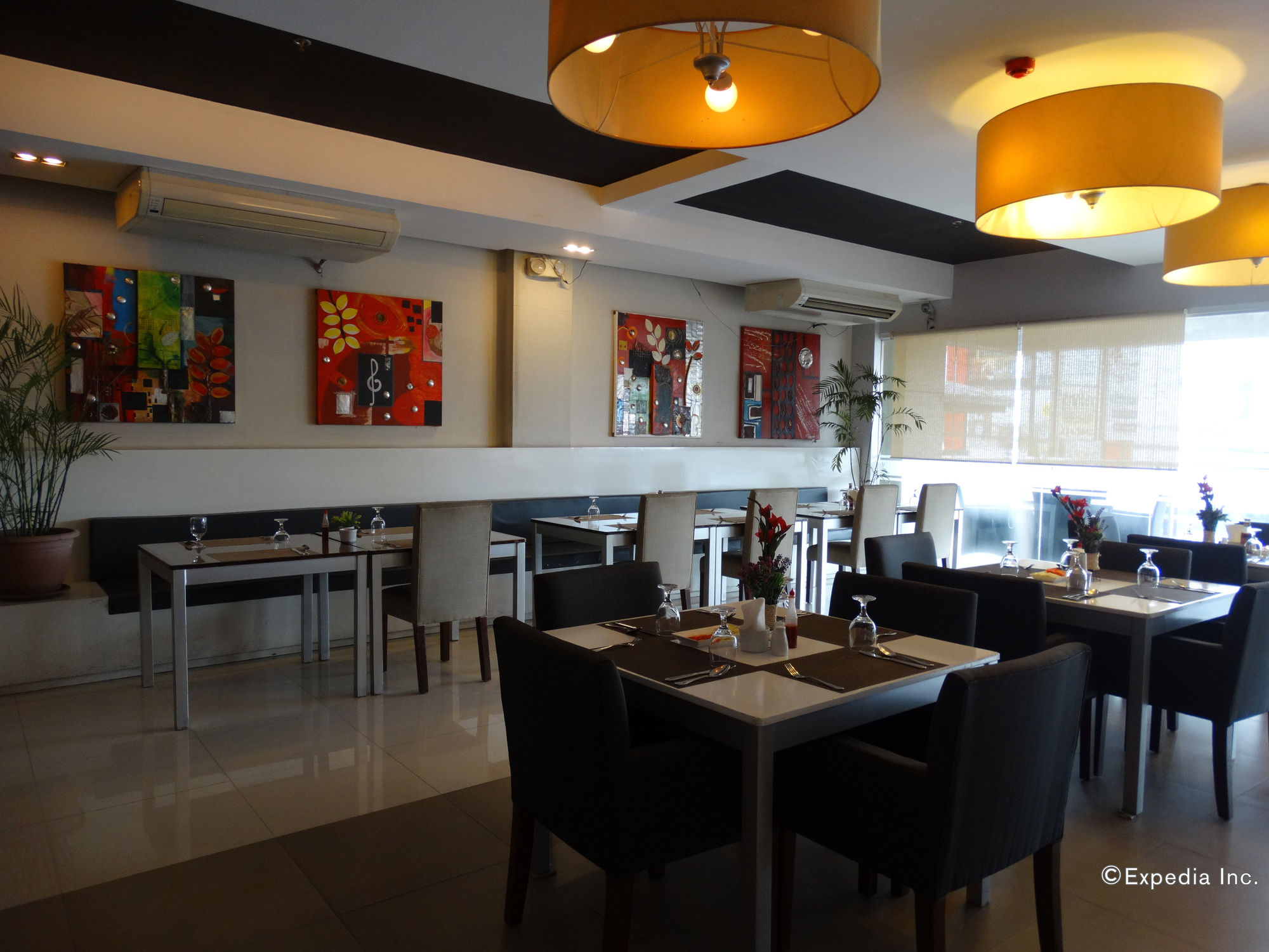 Empire Suites Hotel