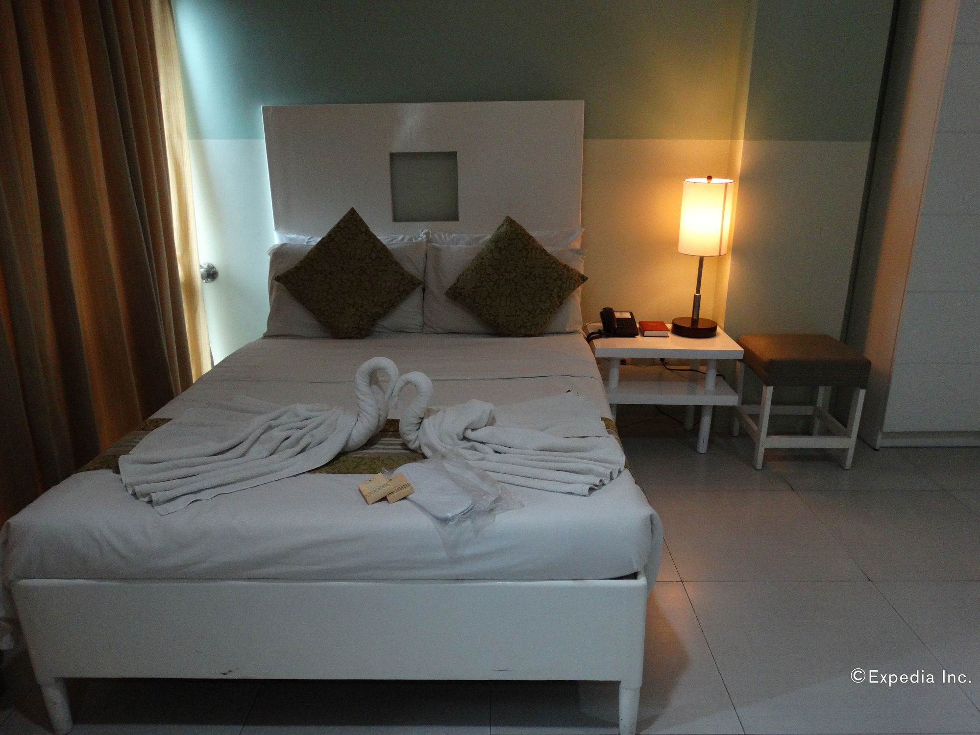 Empire Suites Hotel