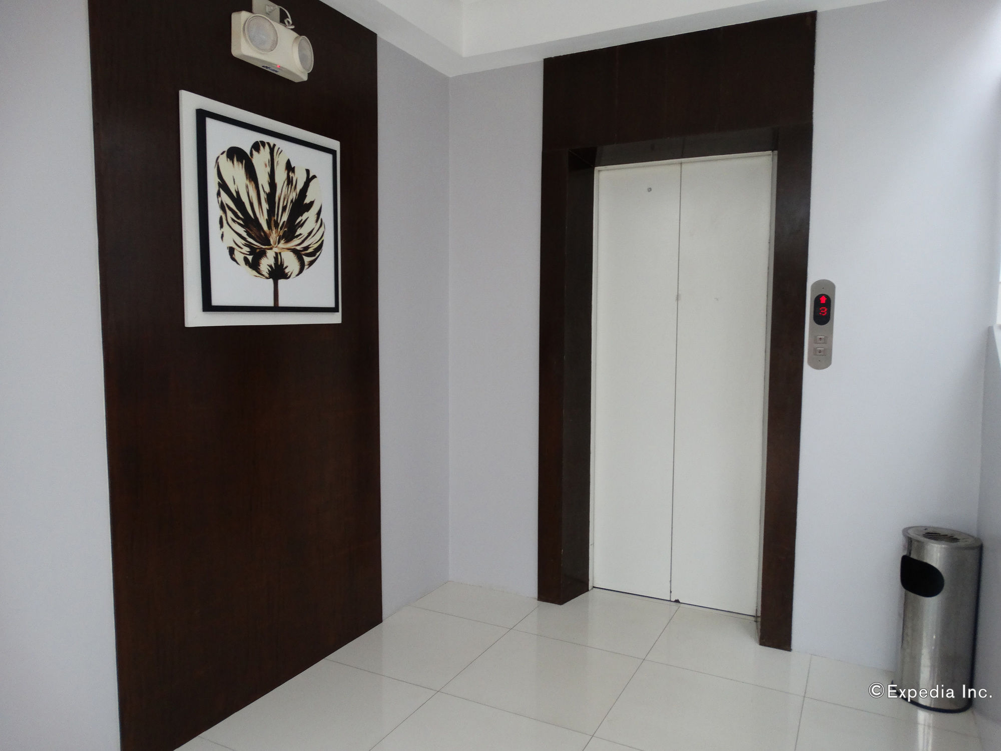 Empire Suites Hotel