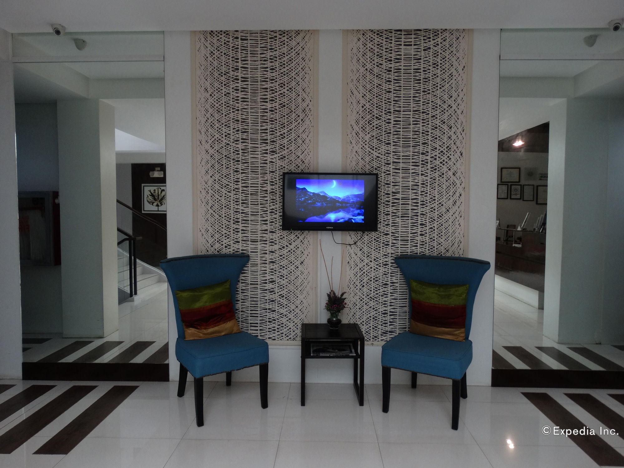 Empire Suites Hotel