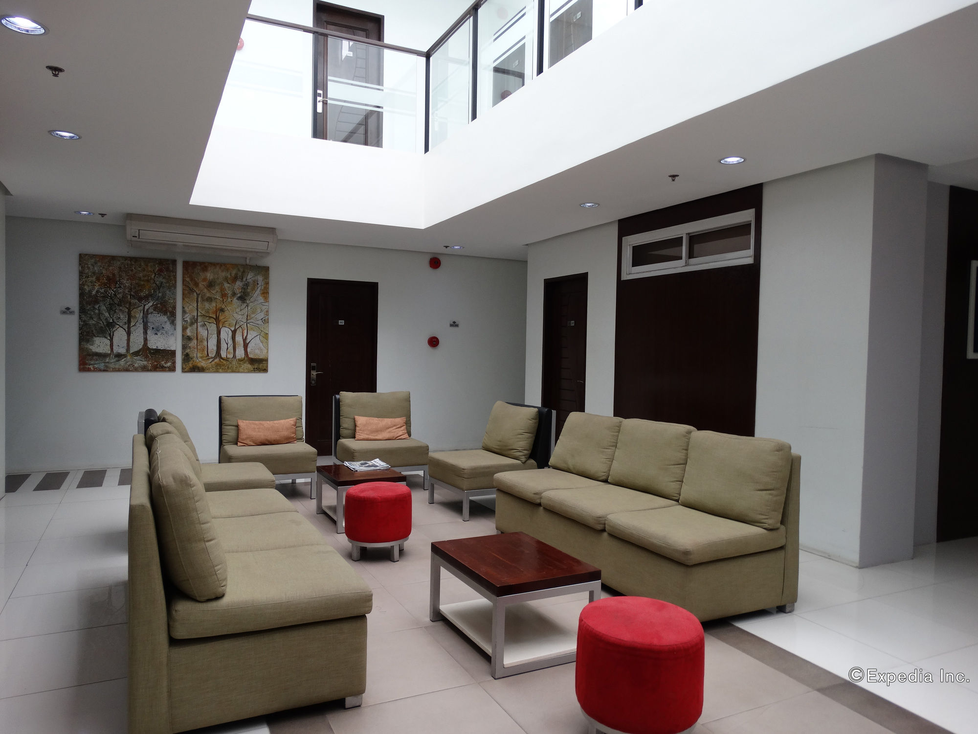 Empire Suites Hotel