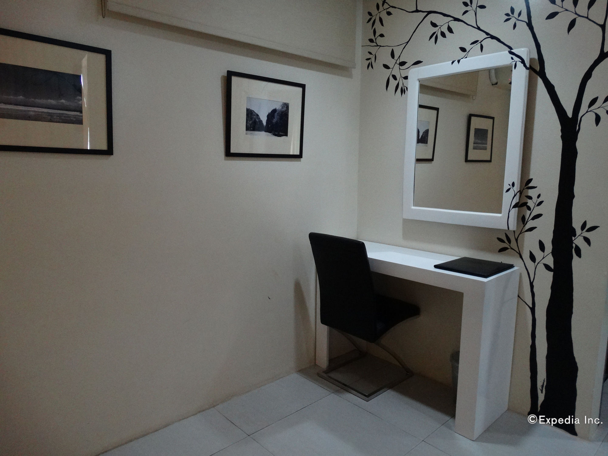Empire Suites Hotel