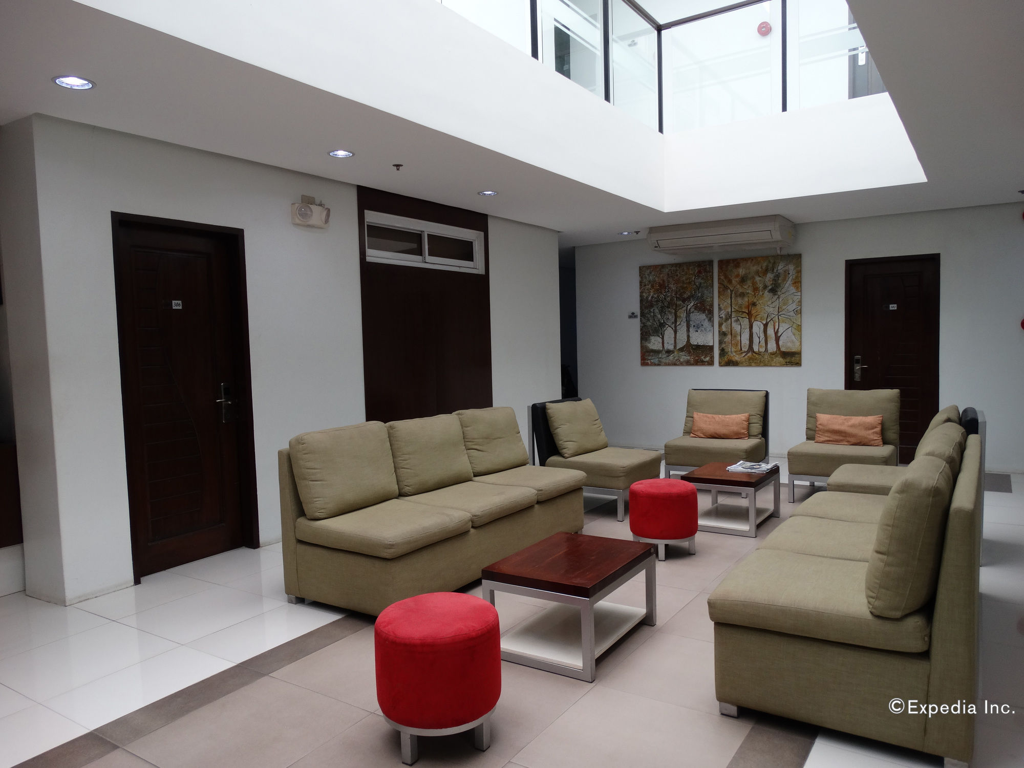 Empire Suites Hotel